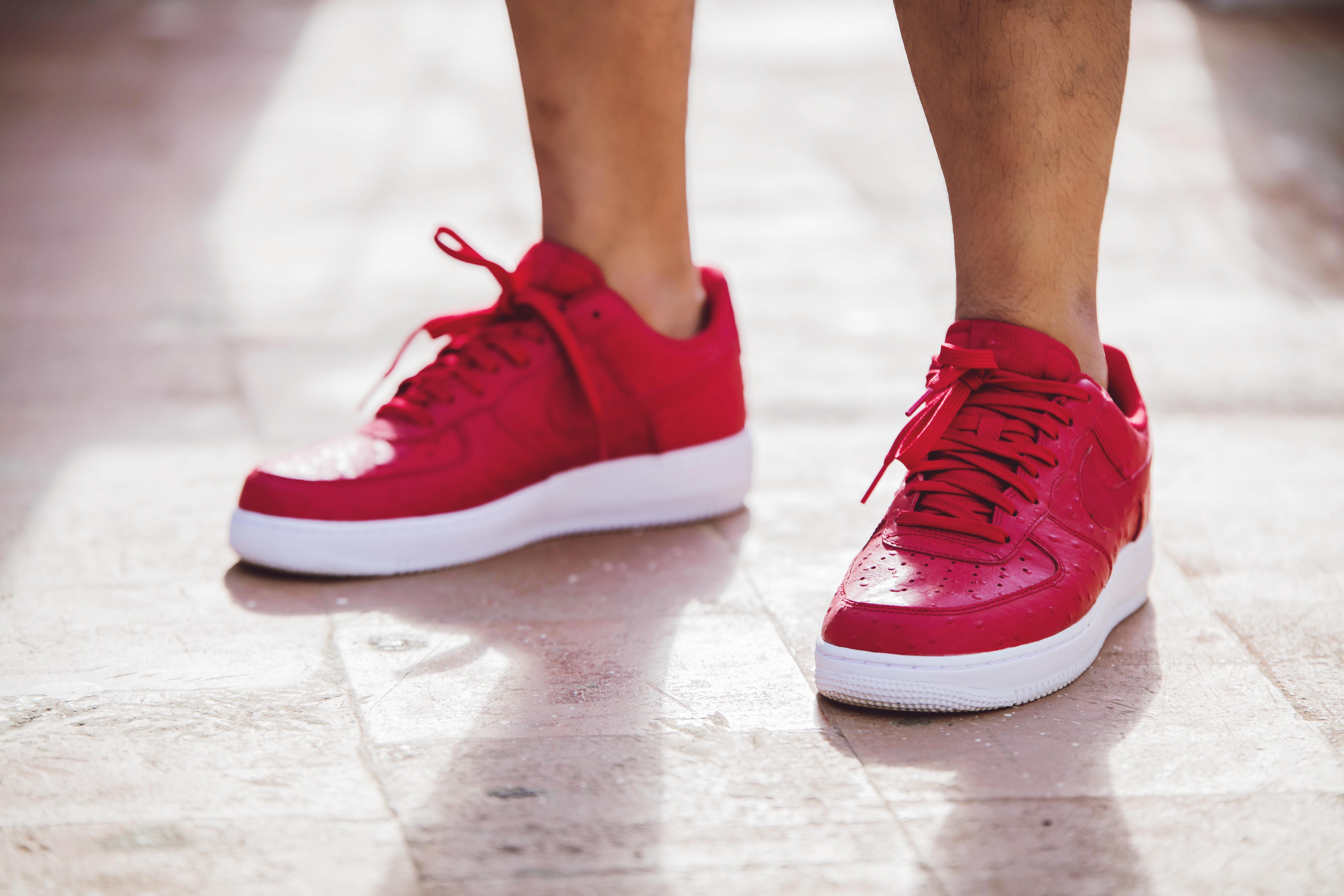 all red air force 1 on feet
